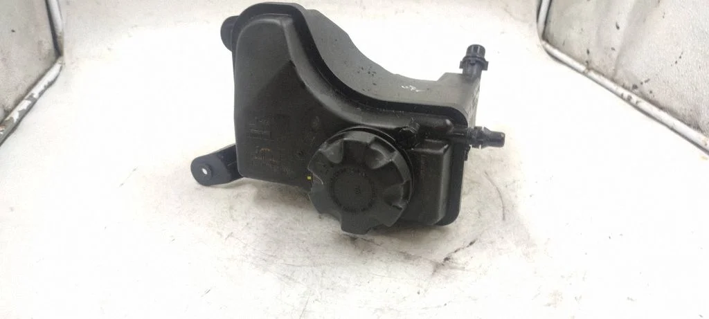 Coolant expansion tank/reservoir 8570079