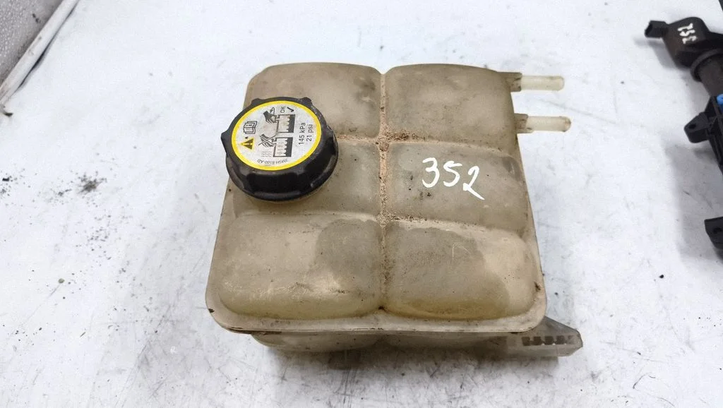 Coolant expansion tank/reservoir 3M5H8K218