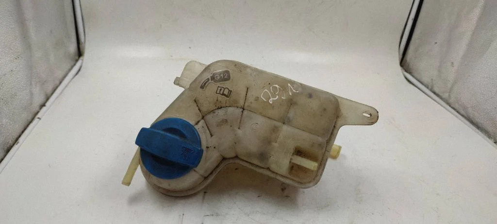 Coolant expansion tank/reservoir