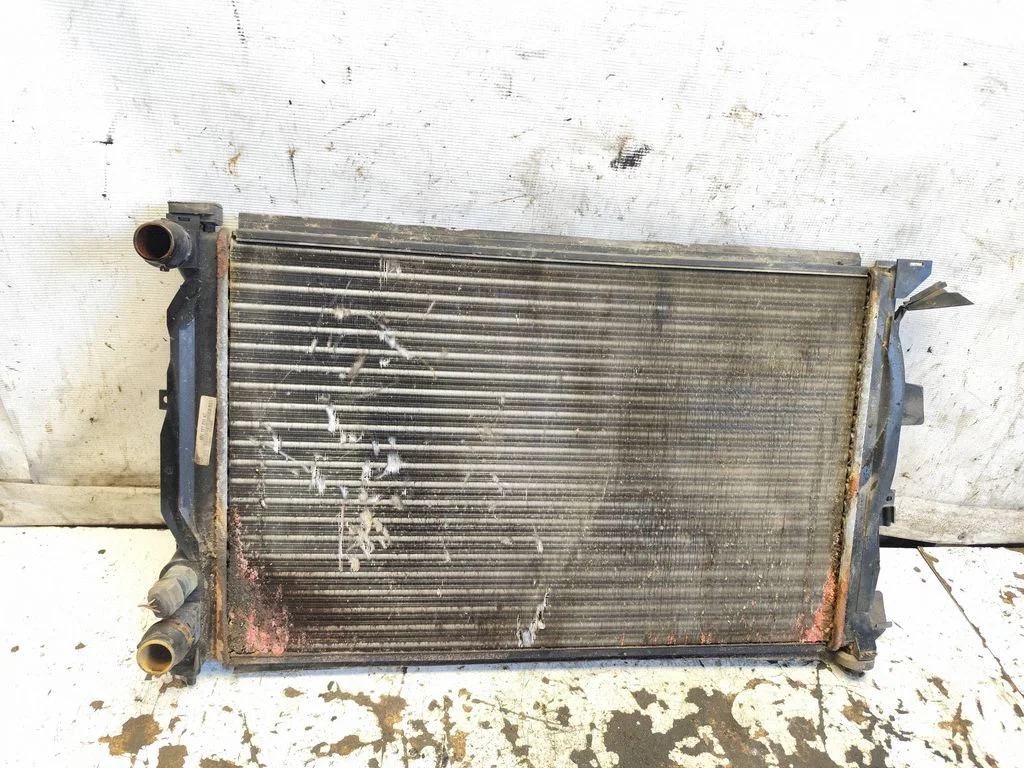Dzesēšanas šķidruma radiators 8D0121251AC