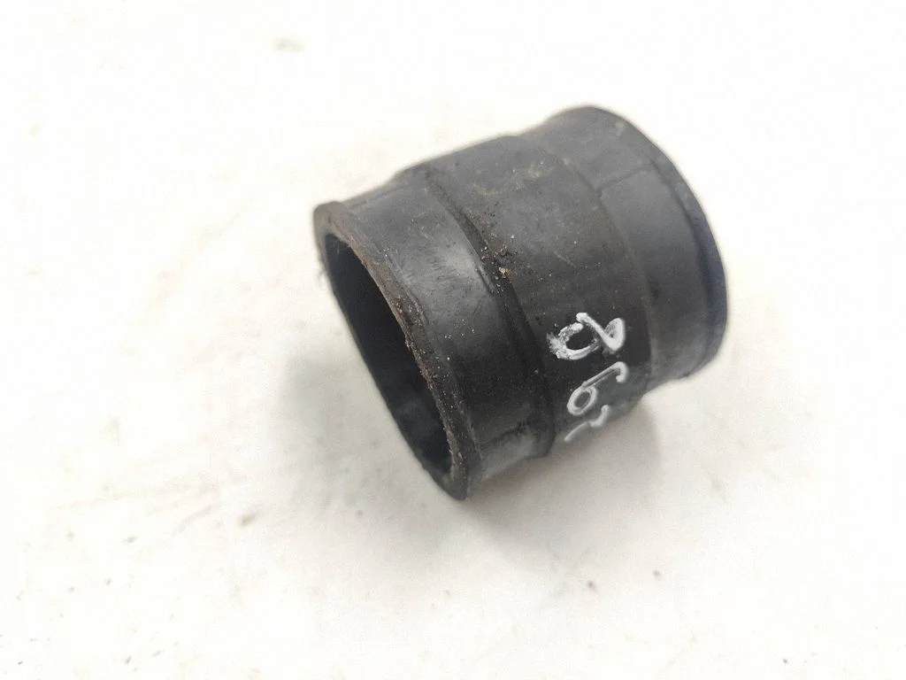 Vahejahuti voolik (-ud)/ toru (-d) 090236