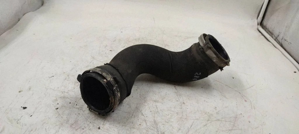 Intercooler hose/pipe