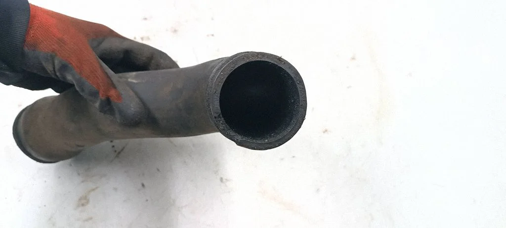 Vahejahuti voolik (-ud)/ toru (-d) 4A0145746E