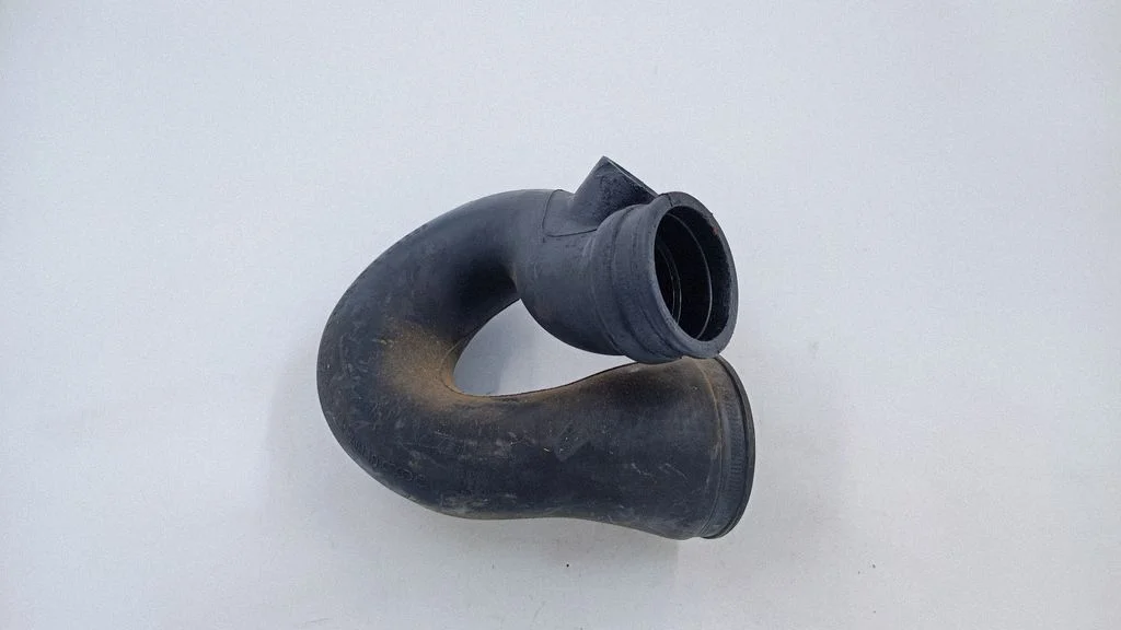 Intercooler hose/pipe 028129627D