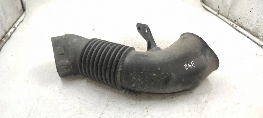 Air intake duct part – BMW 5 Series E60 E61 (2004-2010)