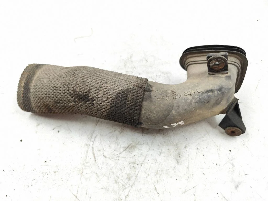 Air intake hose/pipe 4F0129604C