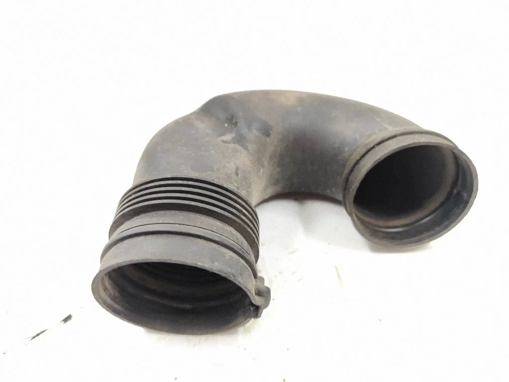 Air intake hose/pipe – Volkswagen Jetta V (2005-2010)