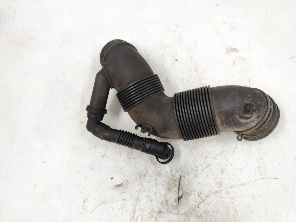 Air intake hose/pipe 3C0129654M
