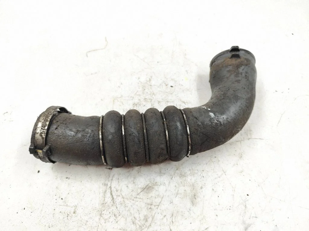 Air intake hose/pipe