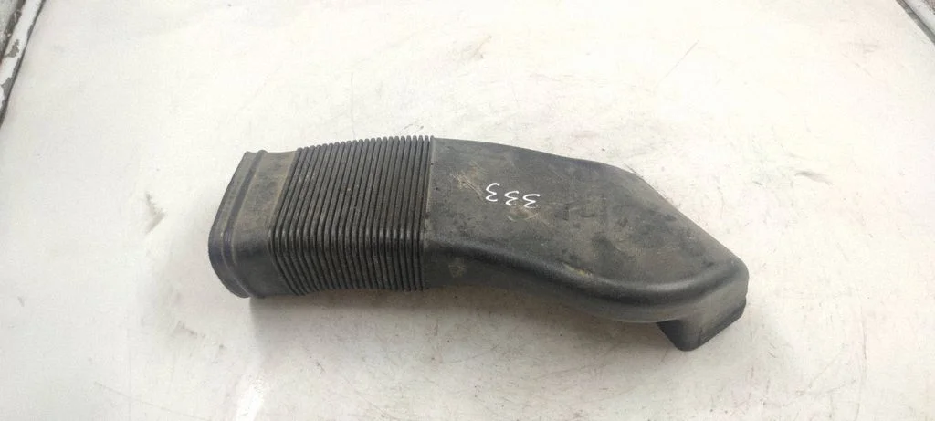 Air intake hose/pipe 8d0129617