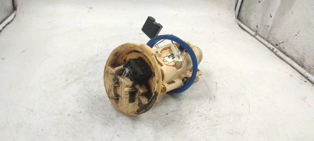 In-tank fuel pump – rear right