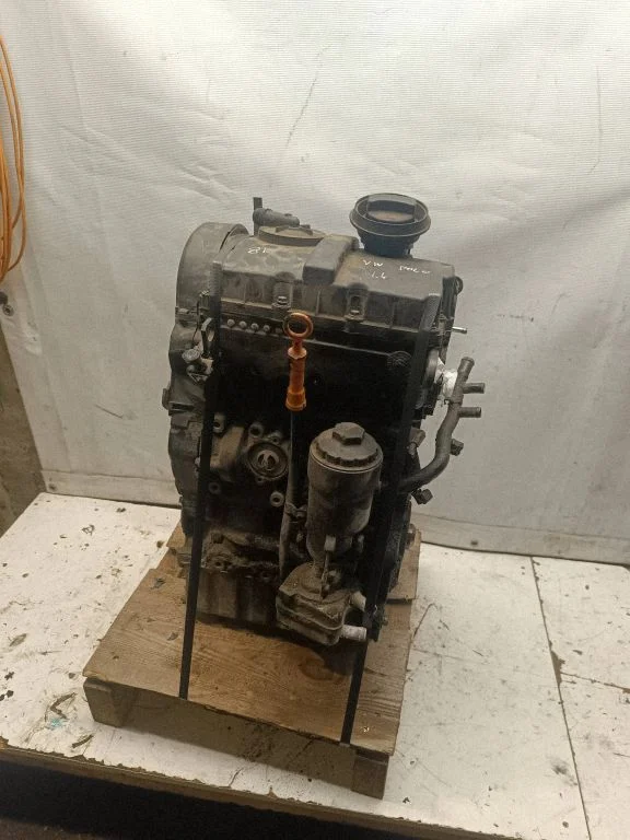 Silnik 045103373M