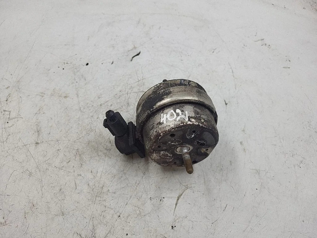 Engine mount bracket