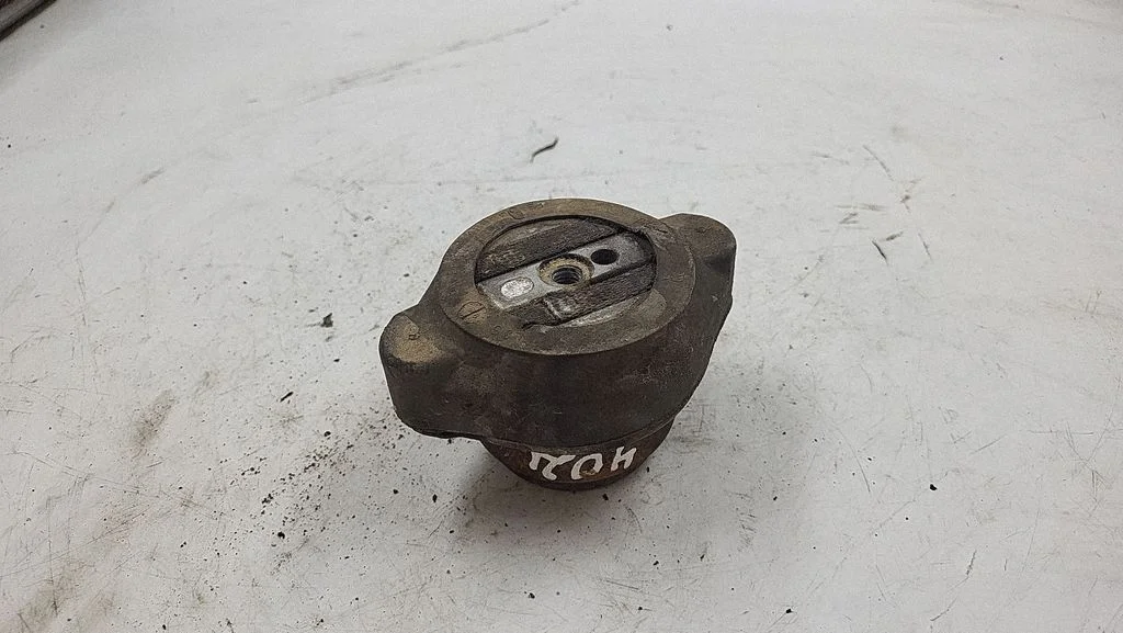 Engine mount bracket