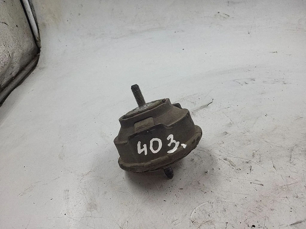 Engine mount bracket