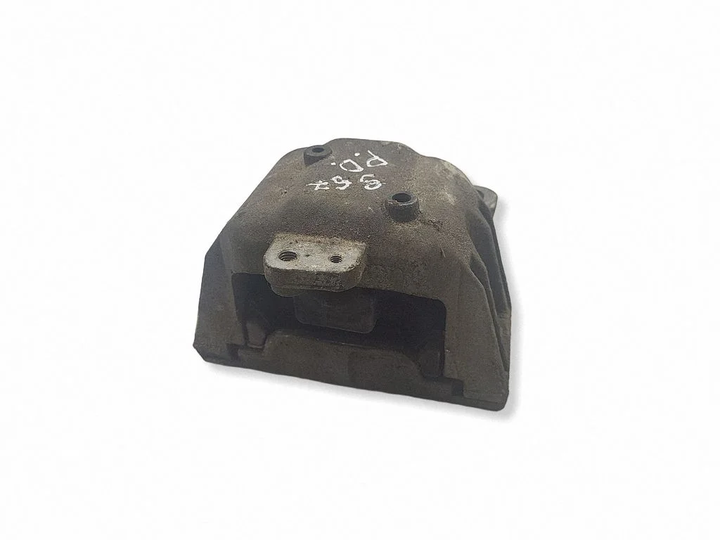 Engine mount bracket – front right
