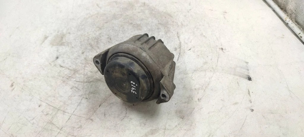 Engine mount bracket 139811