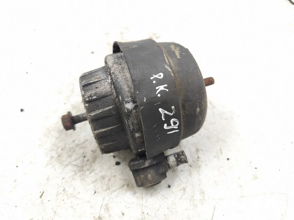 Engine mount bracket 4F0199379