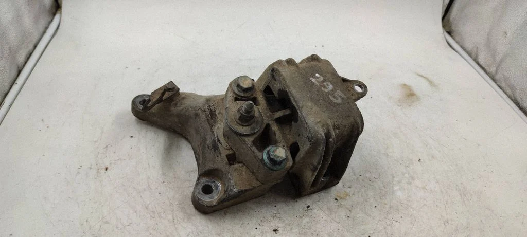 Engine mount bracket – Seat Alhambra (Mk1) (1996-2010)