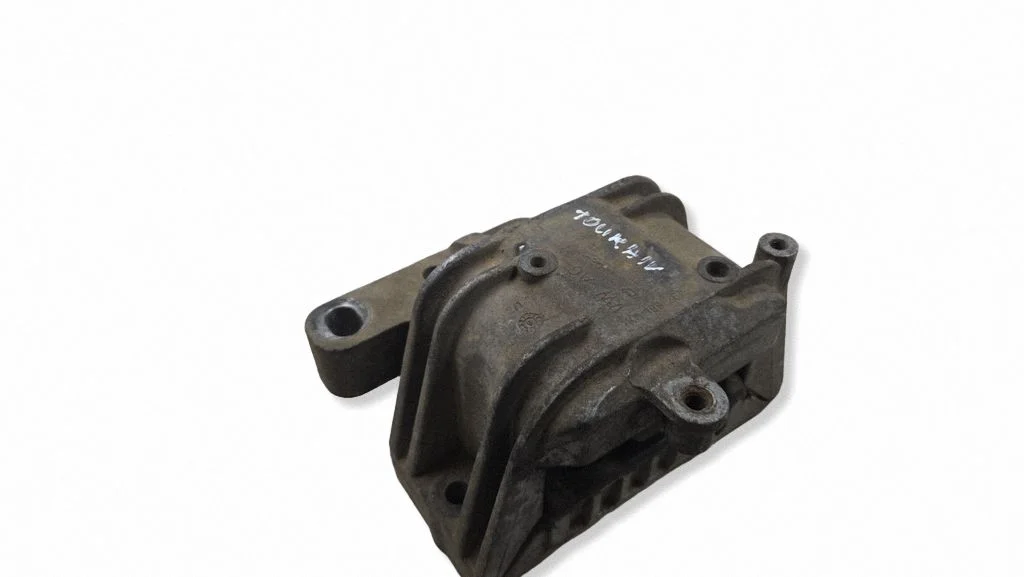 Engine mount bracket