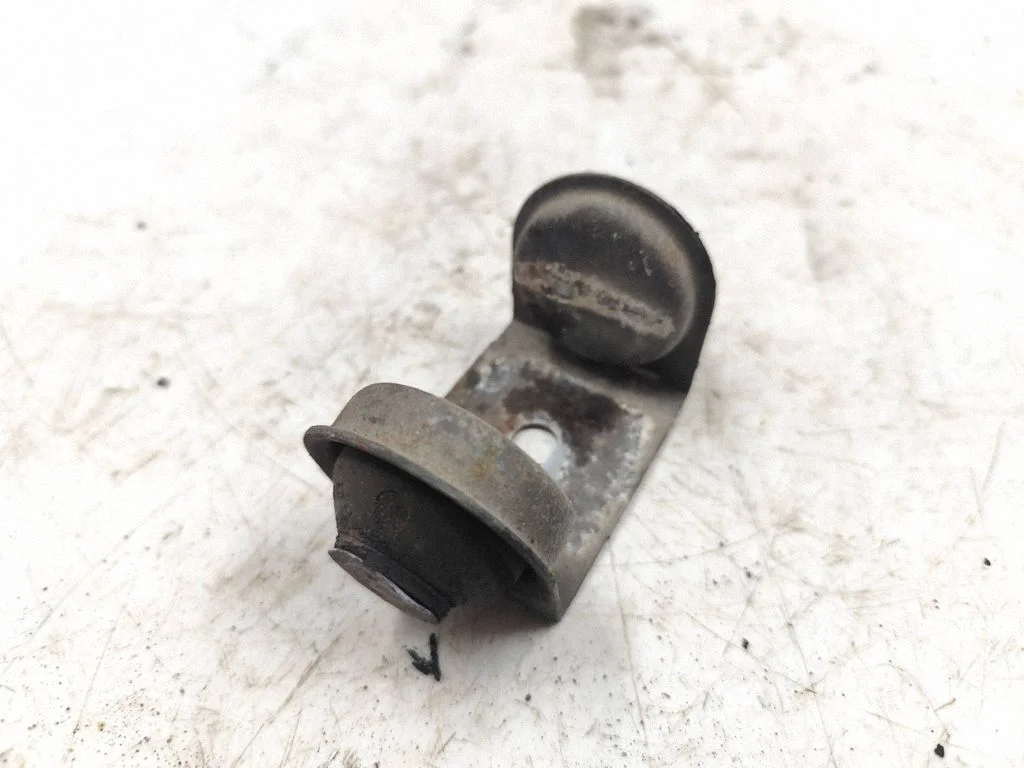 Engine mount bracket 9654299080