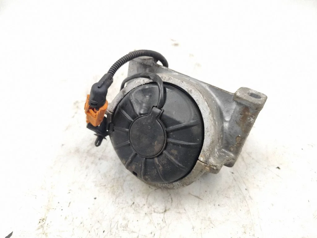 Engine mount bracket – front left