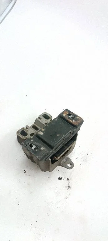 Engine mount bracket 058905085
