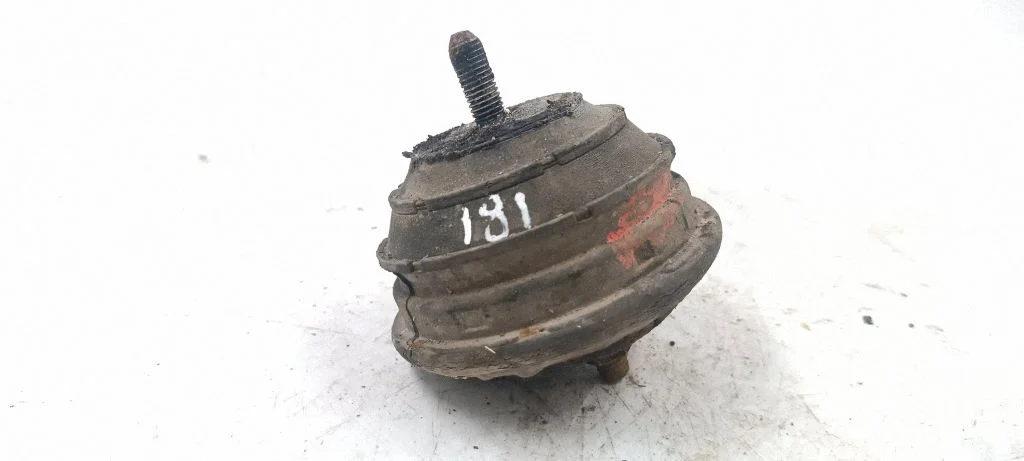 Engine mount bracket