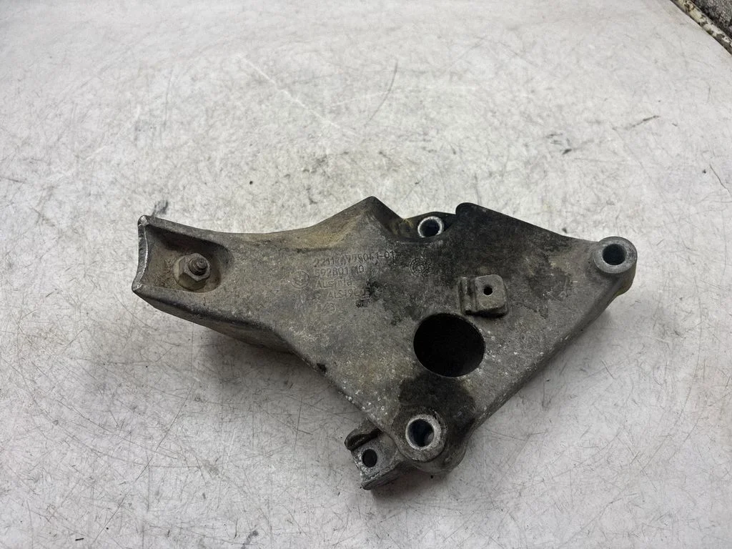 Dzinēja stiprinājuma kronšteins – BMW 3. sērija E90 E91 (2005-2012)