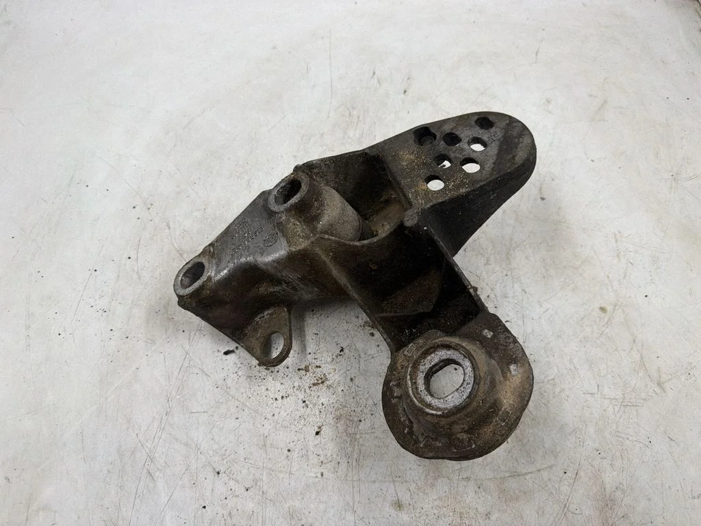 Engine mounting bracket 4B0199351B