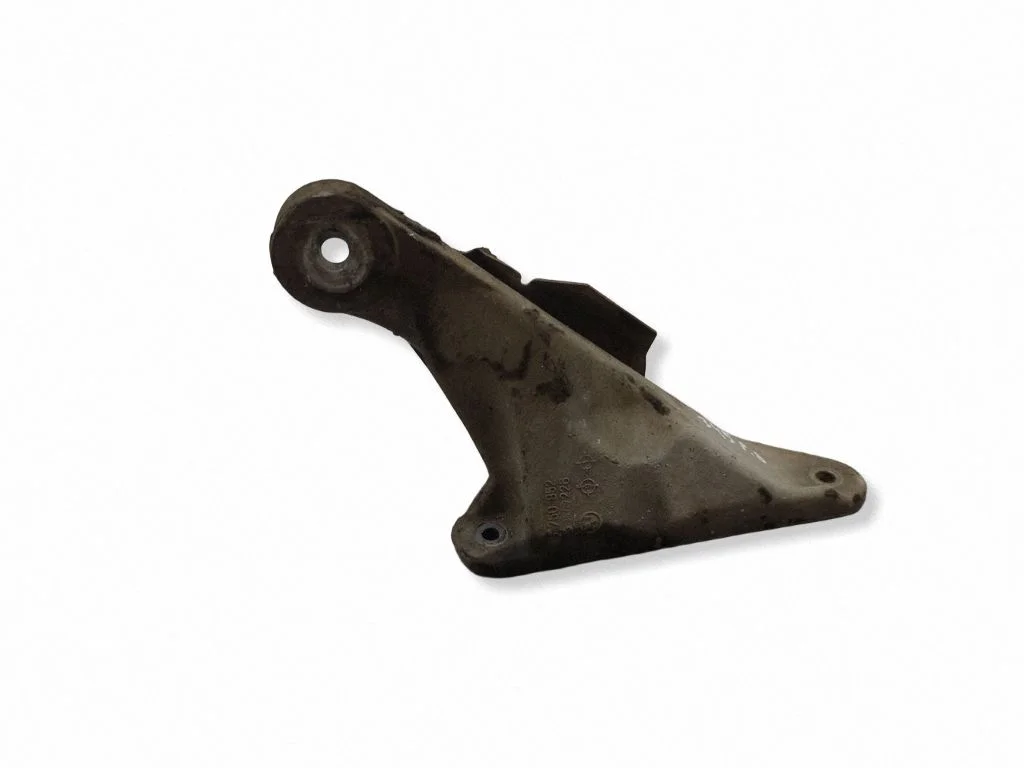 Engine mounting bracket 6750852