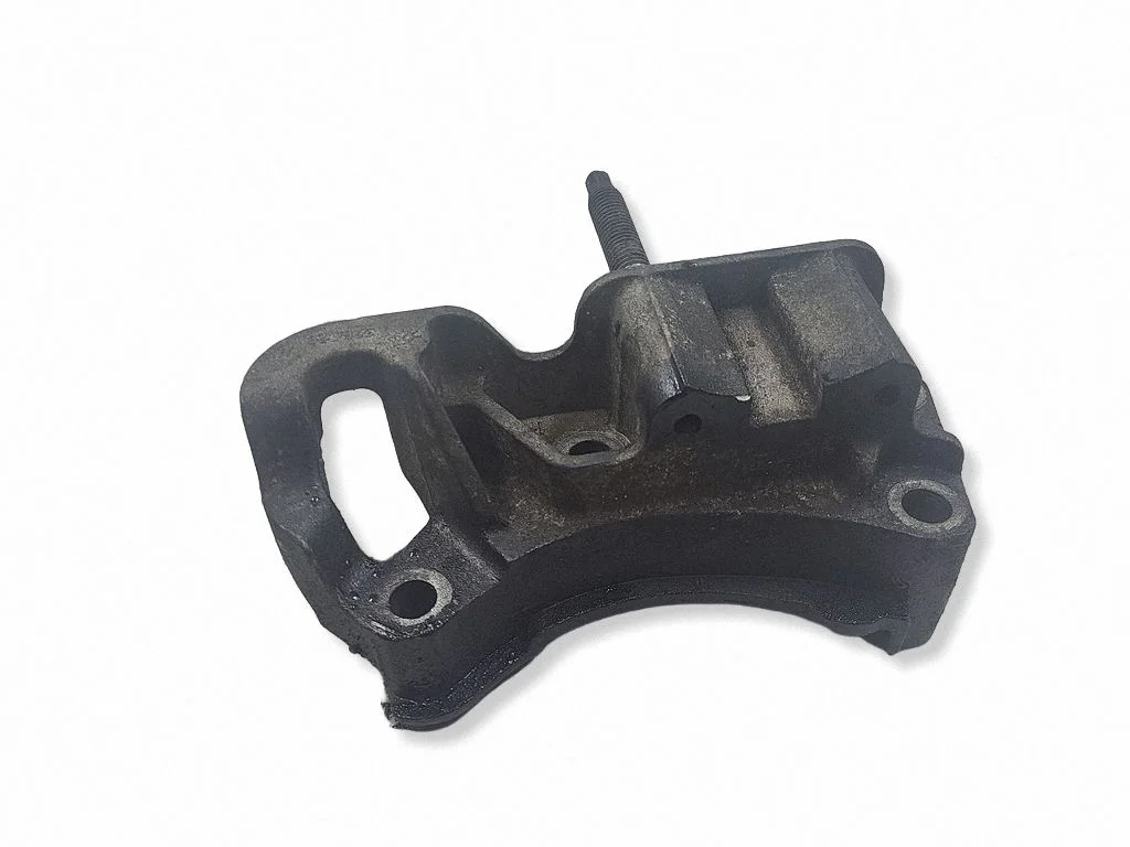Engine mounting bracket