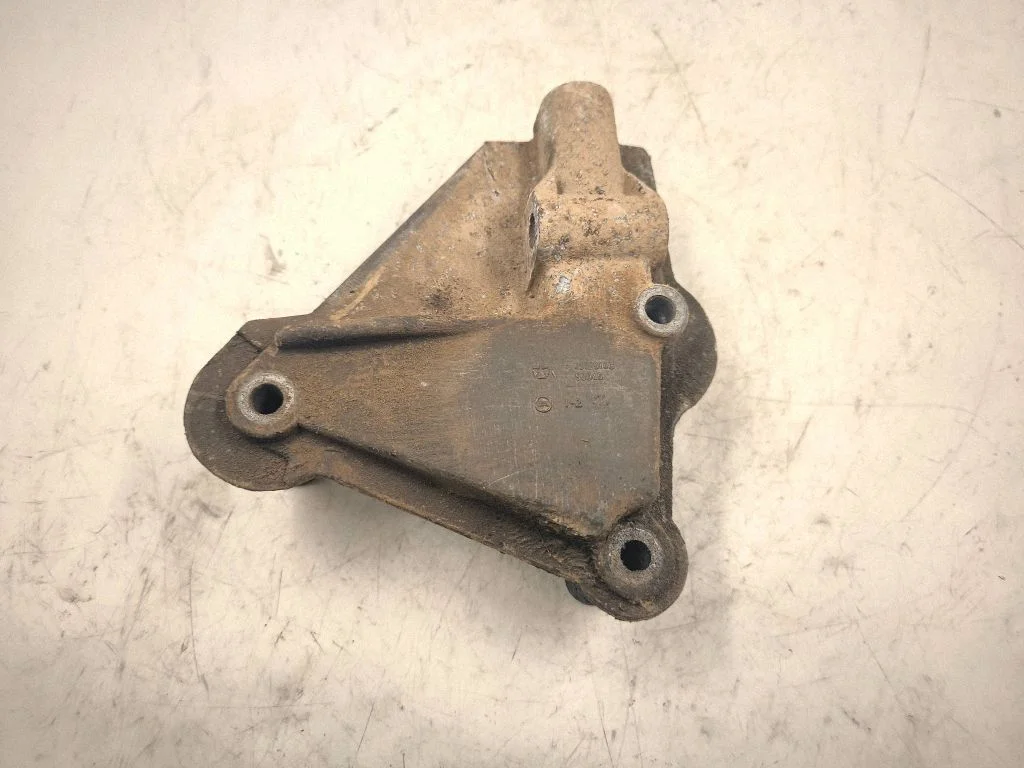 Mootori kinnituskronstein 4612914C