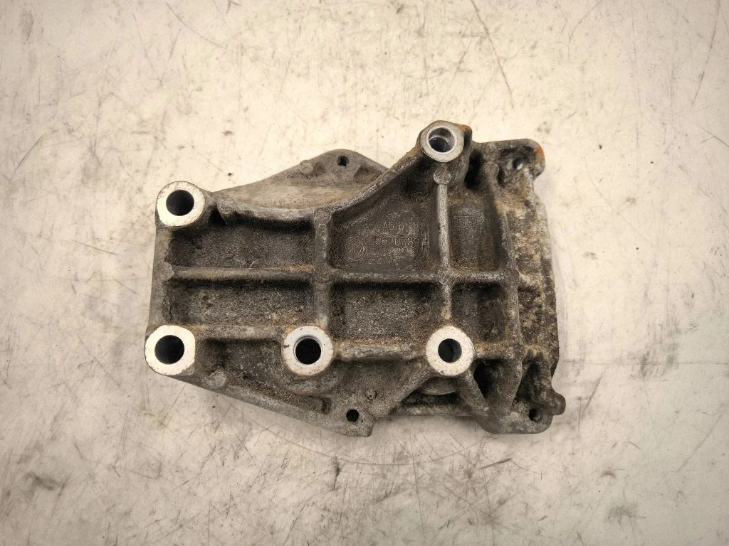 Engine mounting bracket 60630739