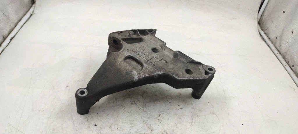 Engine mounting bracket – Volkswagen Golf Plus (2005-2013)