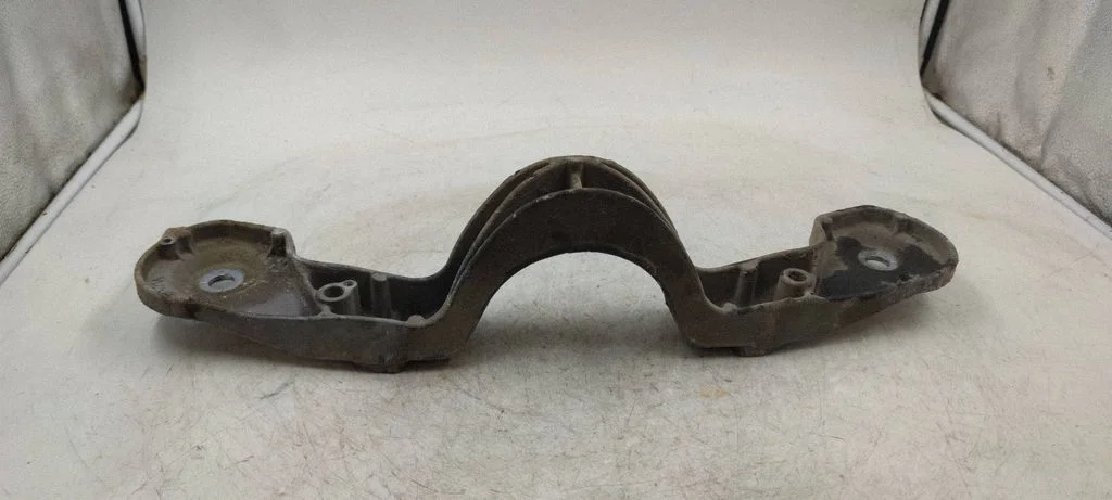 Engine mounting bracket 1094427