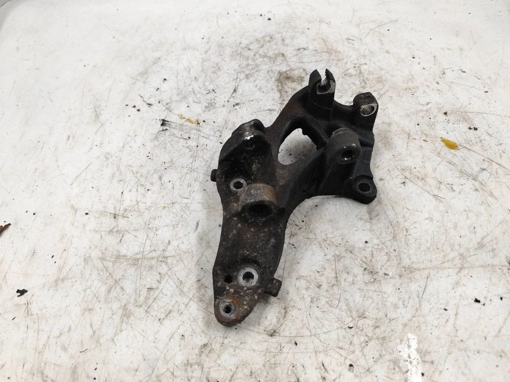 Engine mounting bracket 9658199180