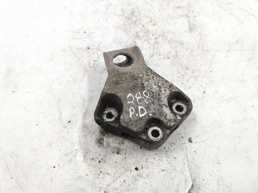 Engine mounting bracket 964477250