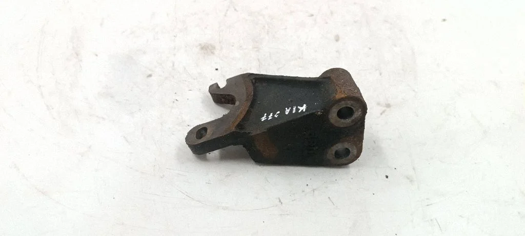 Engine mounting bracket