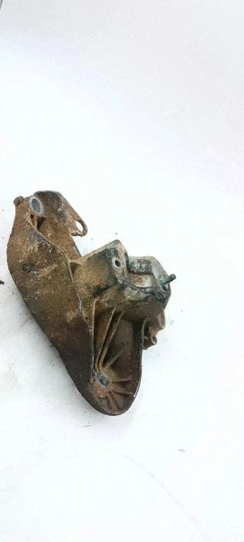 Engine mounting bracket – front left