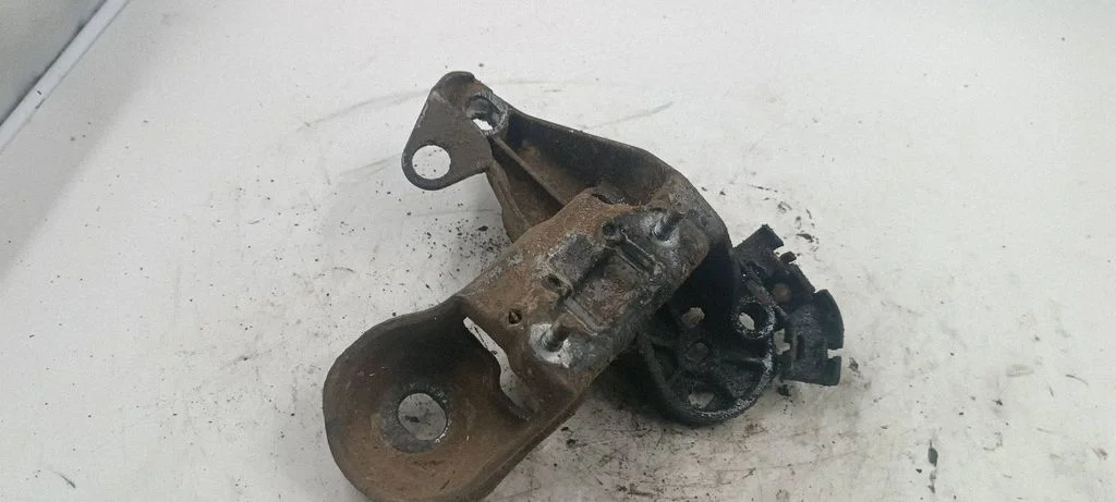 Engine mounting bracket 8e0199352f