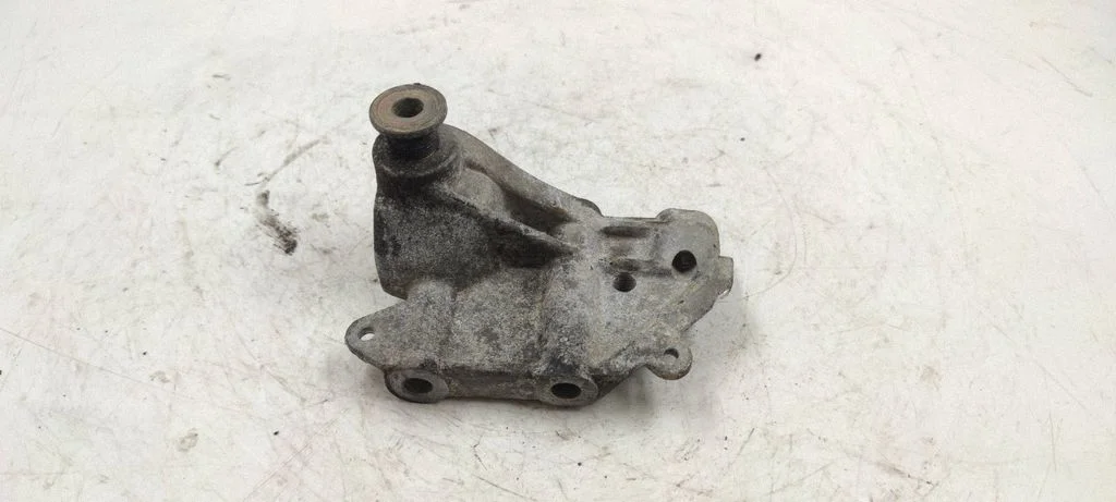 Engine mounting bracket 46533731