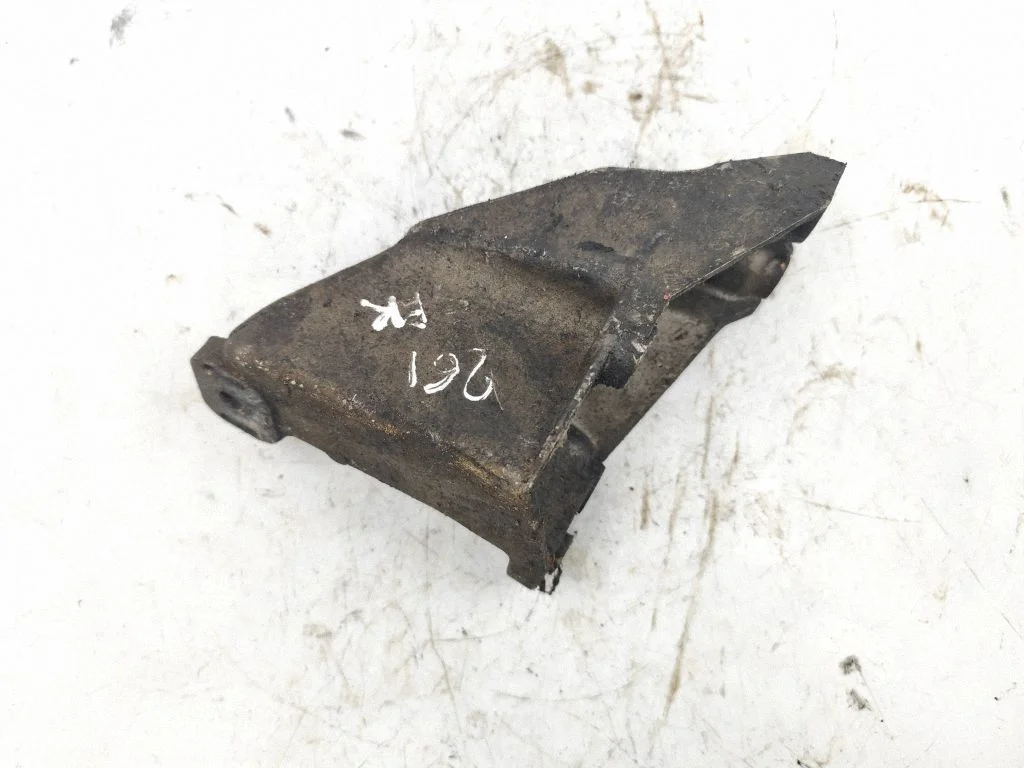 Engine mounting bracket 8D0199307L