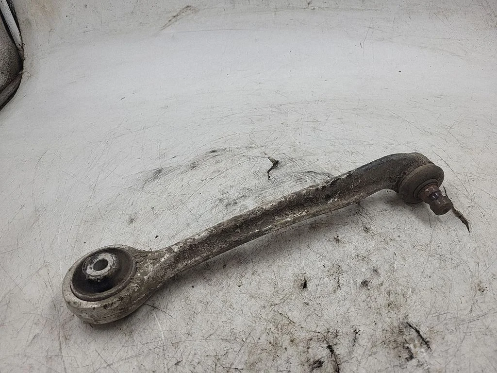 Front lower control arm/wishbone – front right