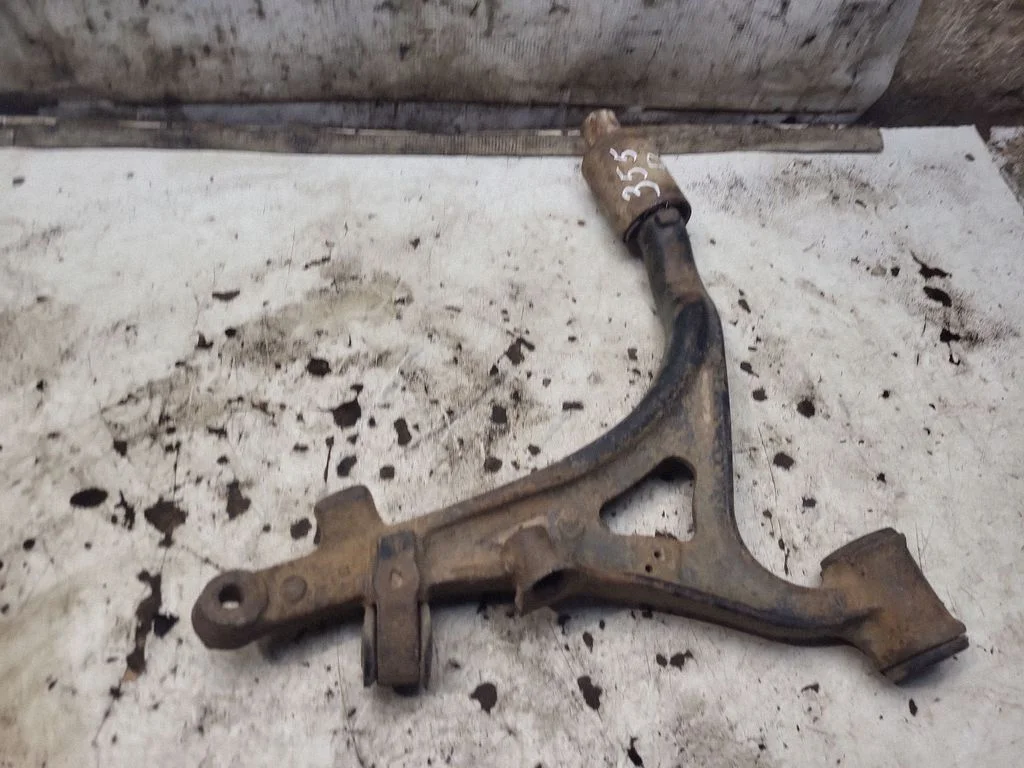 Front lower control arm/wishbone – right