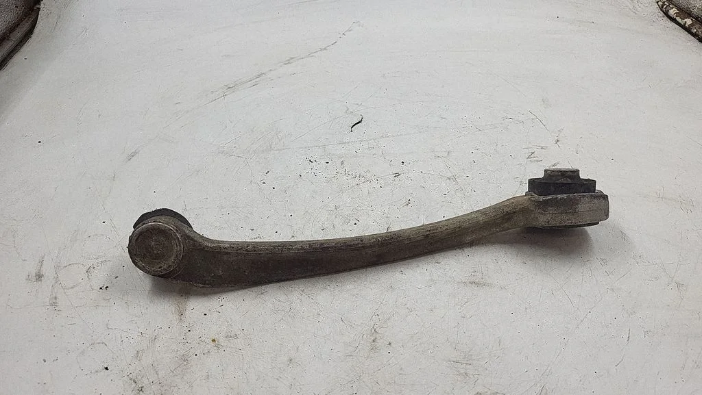 Front lower control arm/wishbone – front right