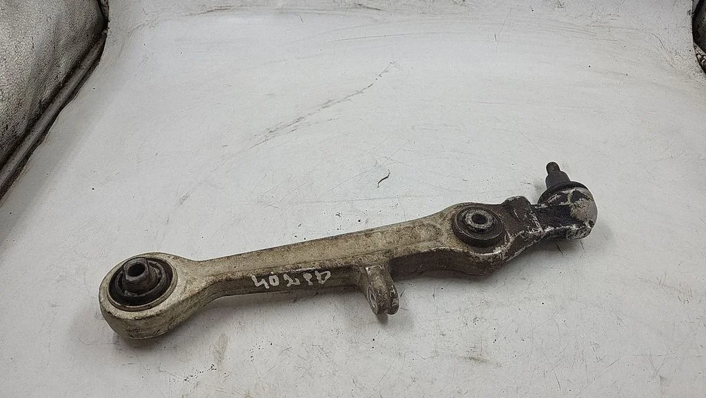 Front lower control arm/wishbone – front right