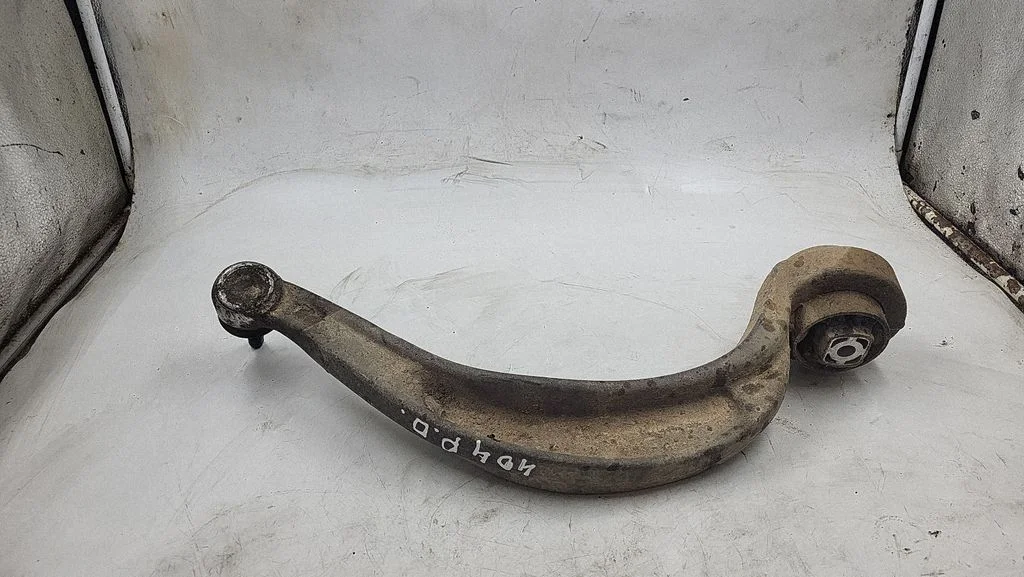 Front lower control arm/wishbone – front right