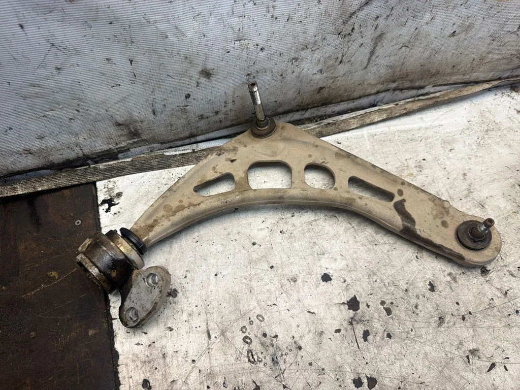 Front lower control arm/wishbone – front right