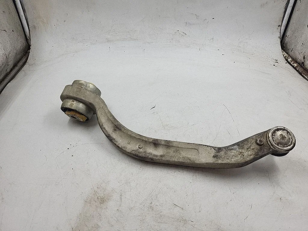 Front lower control arm/wishbone – front right